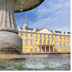 Foto Karlsruhe Schlossplatz Brunnen